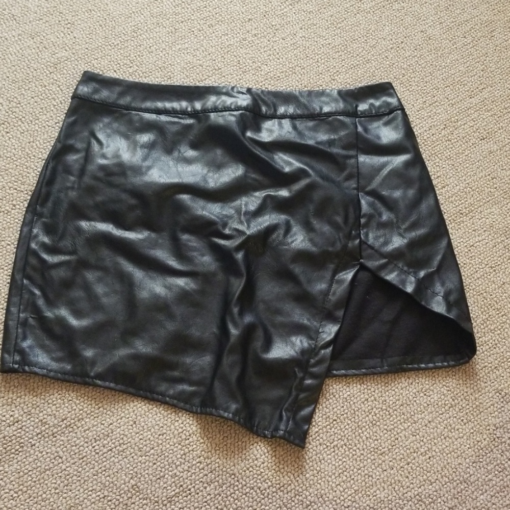 Faux leather mini skirt